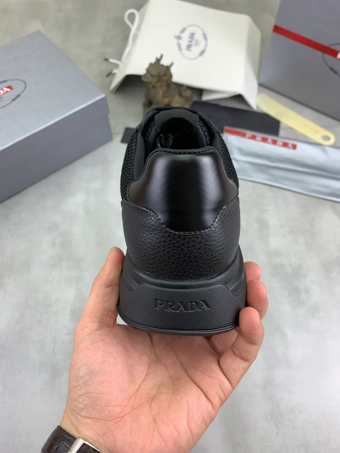 Men's shoes 💰P560💰[New style] popular models are on the official website, 🆘 Trendy brand (Prada) mainly promotes popular models, avant-garde and versatile fashion men's shoes private version mold opening, cowhide surface splicing 1:1.. Fashionable and simple, original imported cowhide lining cowhide feet; the atmosphere and personality are more fashionable, eye-catching and pursuing class. It will subvert the old idea and be a must-have for fashionistas with you! Must keep it for yourself! Tall and comfortable, large and low, high-end quality workmanship. Number of yards: 38-45 4️⃣optional.